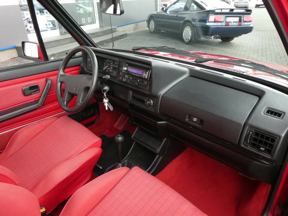 Bild 12/23 von Volkswagen Golf I Cabrio 1.8 (1990)