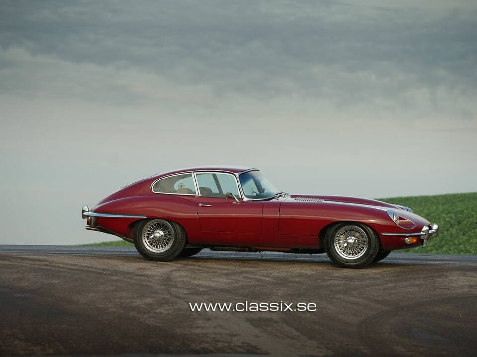 Image 7/17 of Jaguar E-Type (1970)