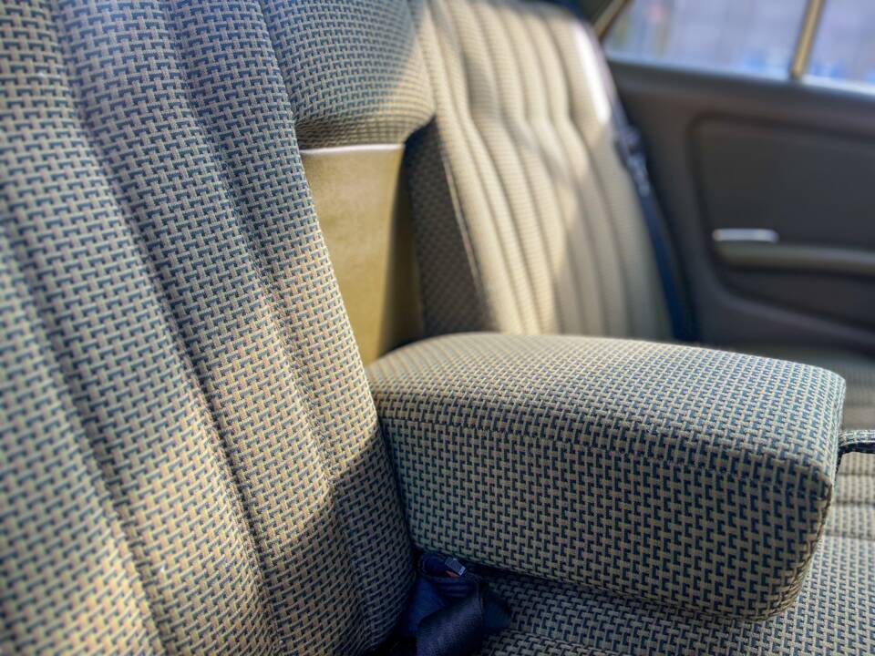 Image 127/139 of Mercedes-Benz 240 D (1978)