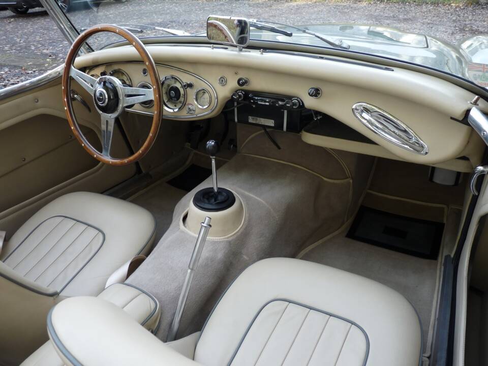 Image 16/32 of Austin-Healey 3000 Mk II (BT7) (1962)