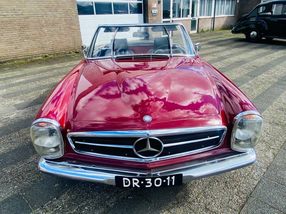 Image 2/50 of Mercedes-Benz 230 SL (1966)