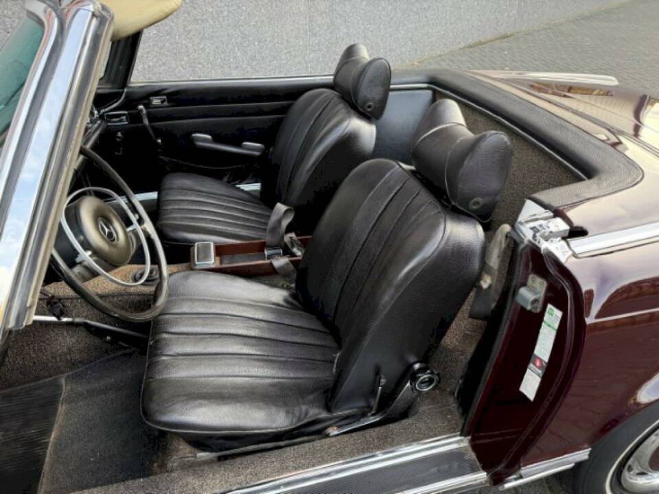 Image 15/36 de Mercedes-Benz 280 SL (1969)