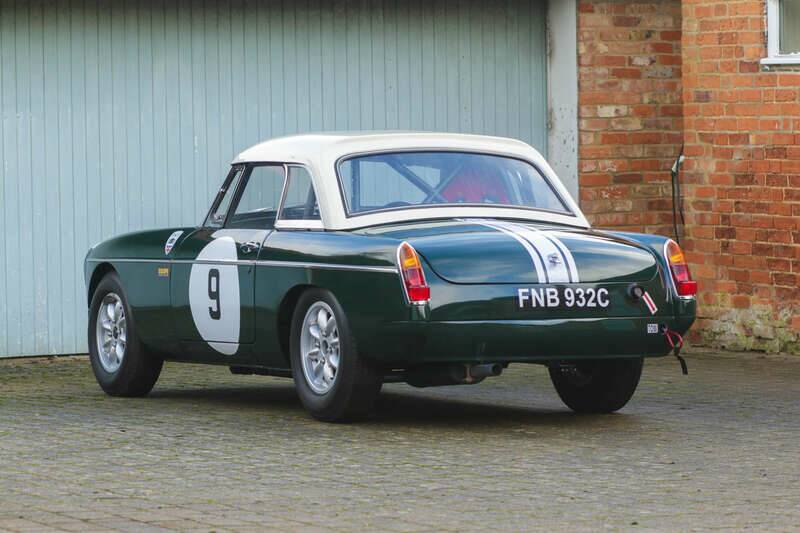 Image 4/50 of MG MGB GT (1965)