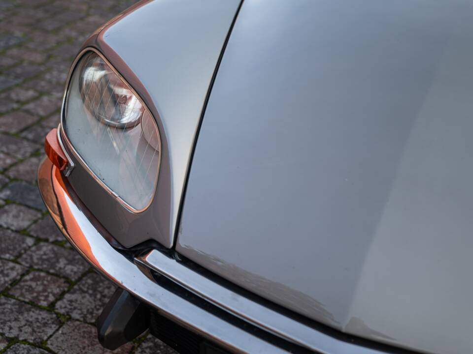 Image 4/44 of Citroën DS 21 (1968)