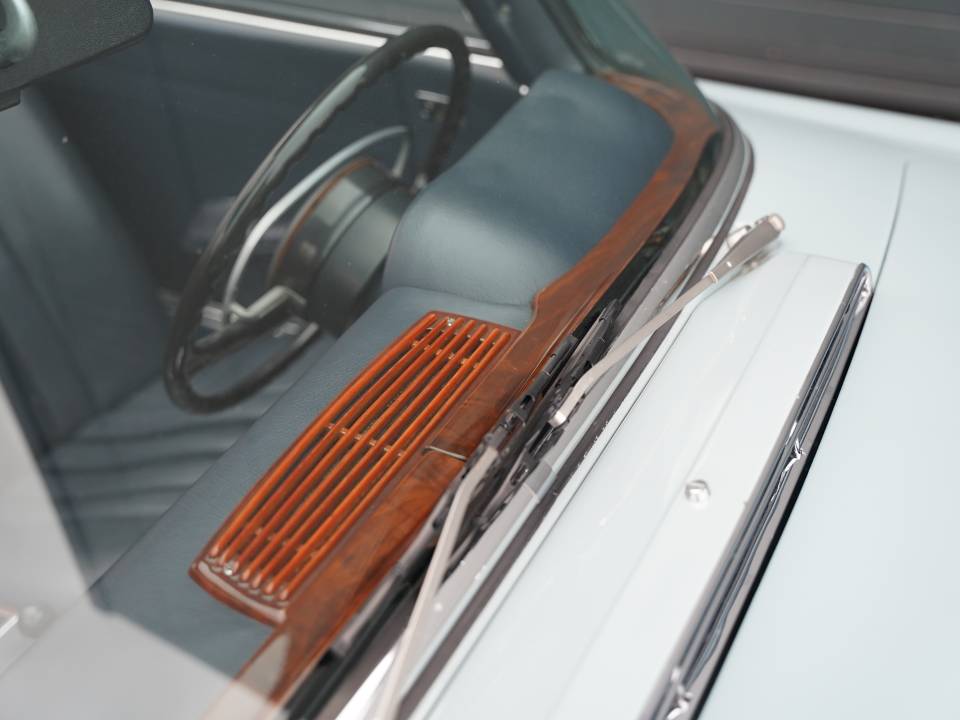 Image 48/50 of Mercedes-Benz 280 SL (1968)