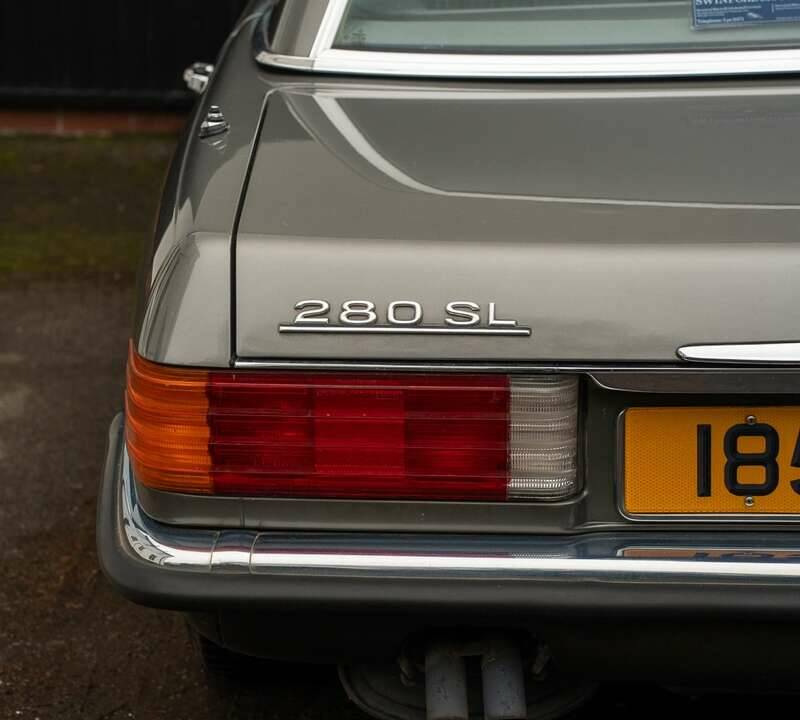 Image 38/50 of Mercedes-Benz 280 SL (1985)
