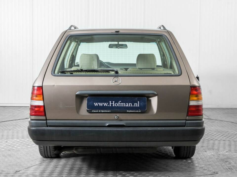 Image 13/50 of Mercedes-Benz 300 TD (1986)