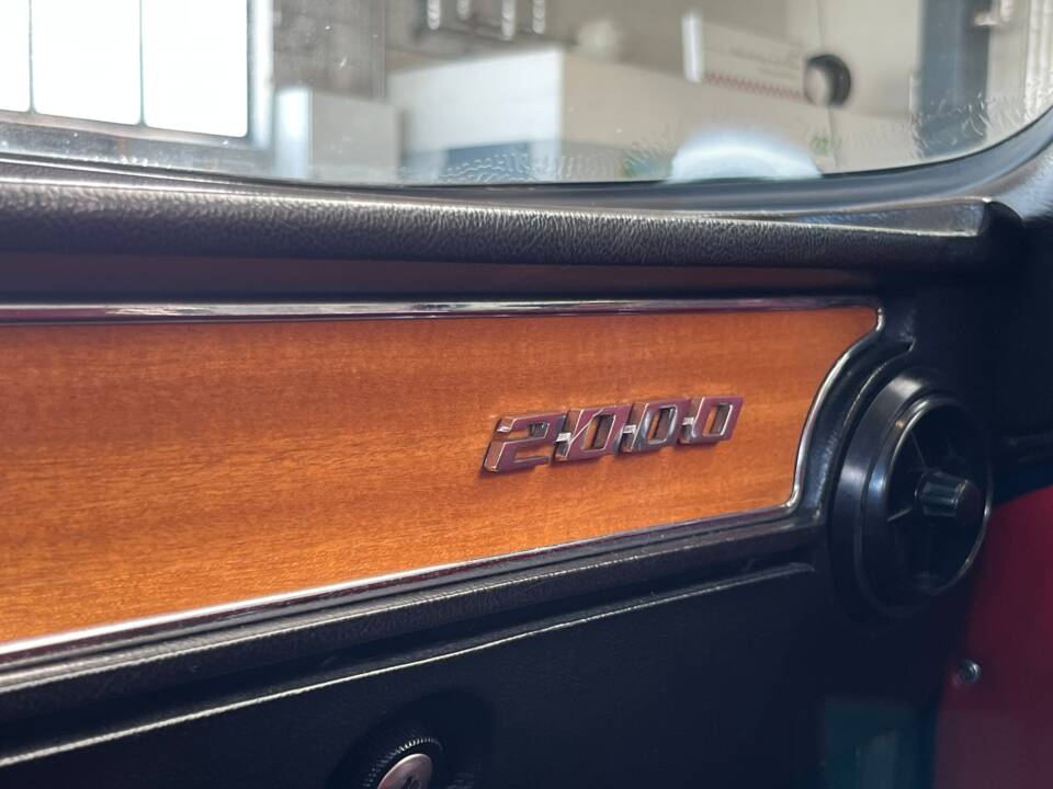 Bild 33/42 von Alfa Romeo 2000 GT Veloce (1975)