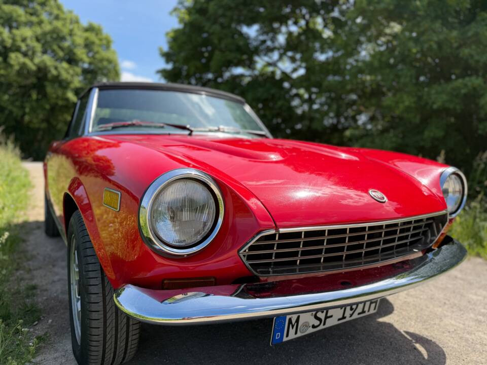 Image 32/51 of FIAT 124 Spider CS2 (1982)