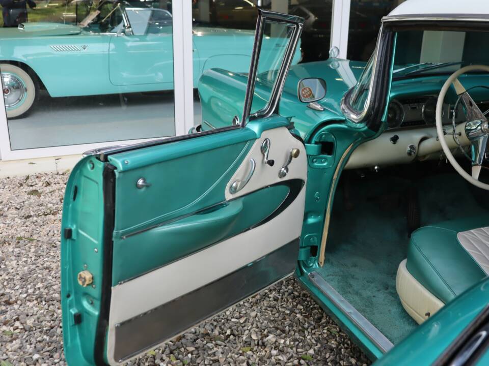 Image 31/50 of Buick 60 Century Riviera (1955)