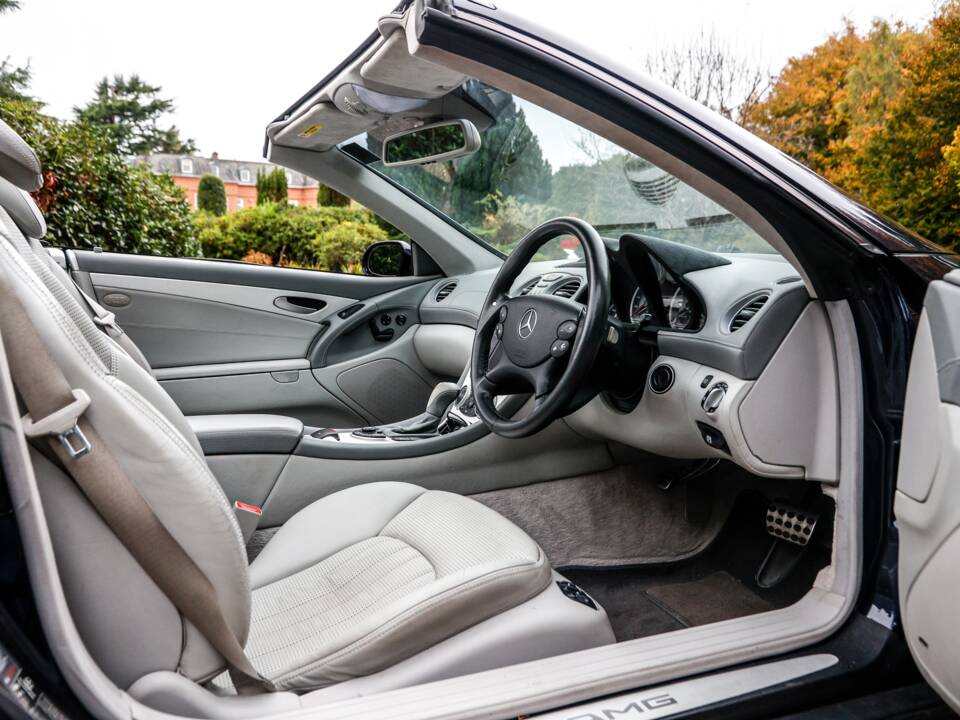 Image 35/41 of Mercedes-Benz SL 55 AMG (2003)