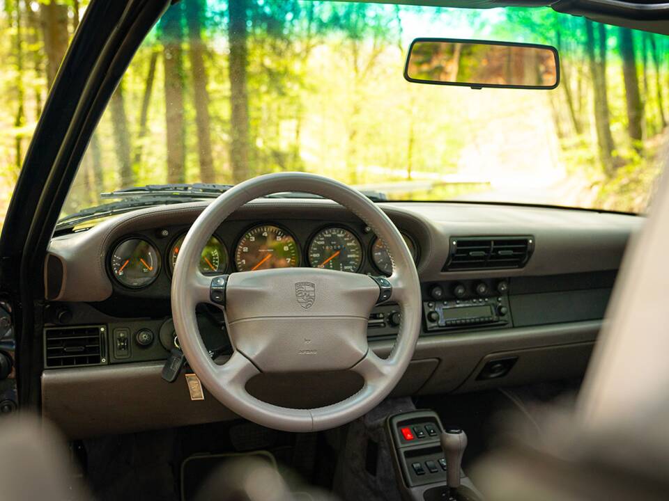 Immagine 28/47 di Porsche 911 Carrera (1994)