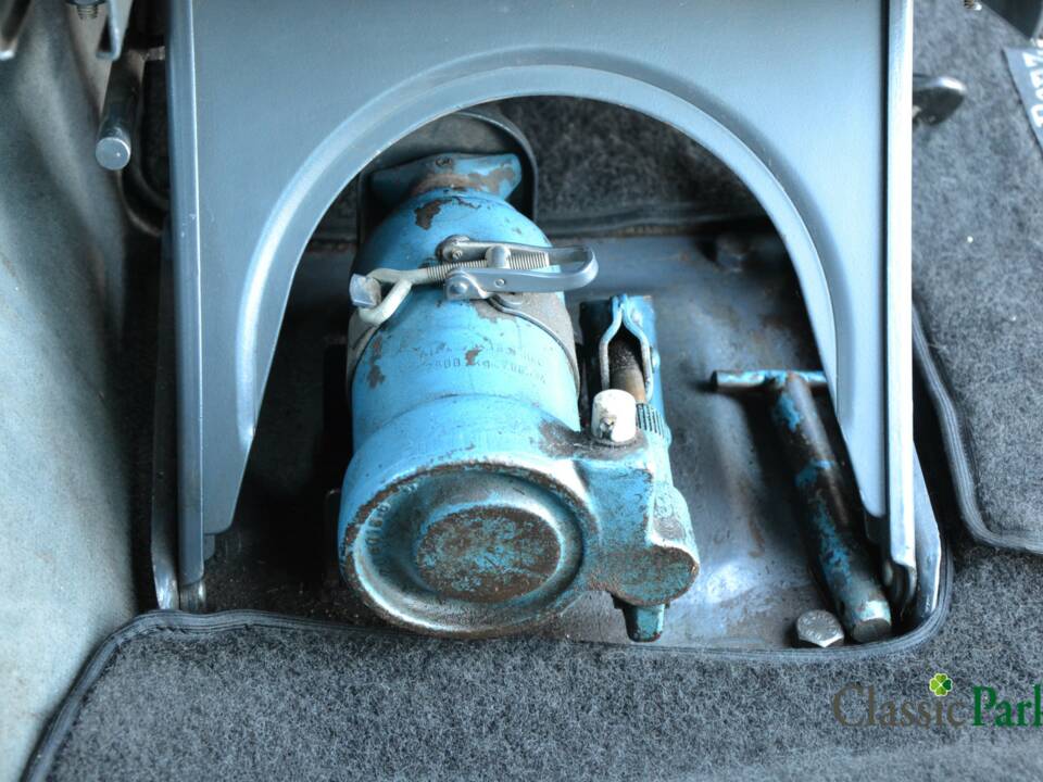 Bild 26/50 von Mercedes-Benz 200 GE (kurz) (1987)
