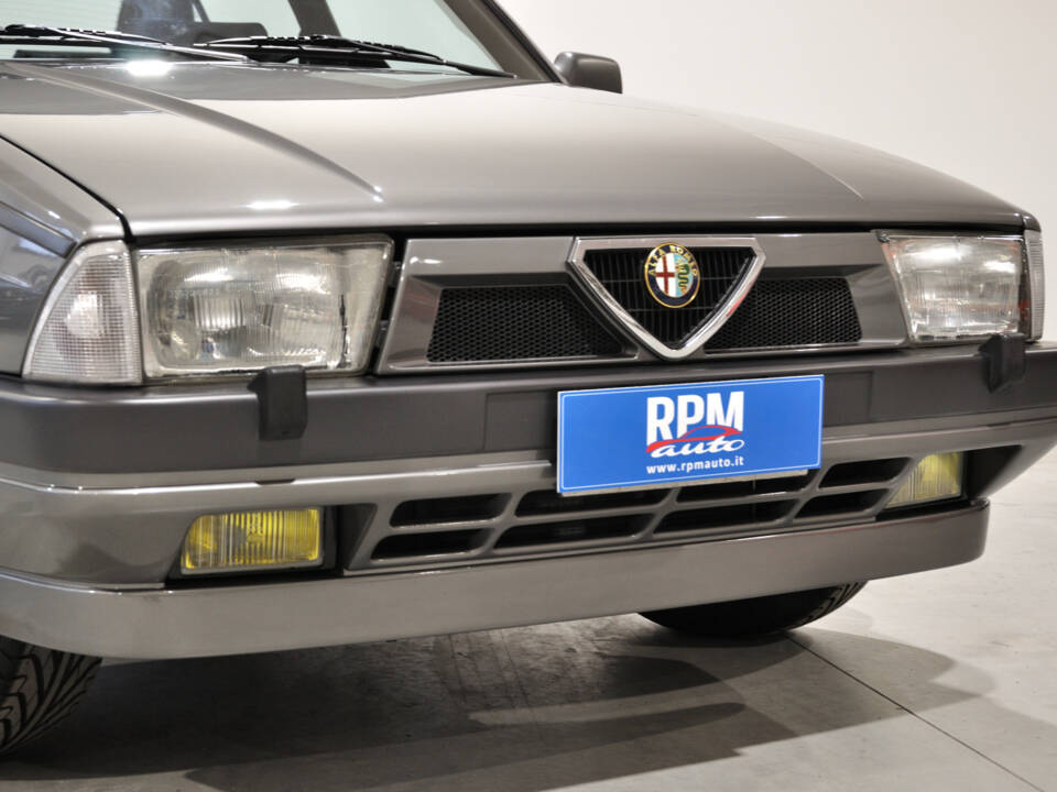 Imagen 15/34 de Alfa Romeo 75 2.0 Twin Spark (1991)