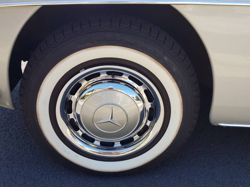 Image 4/8 de Mercedes-Benz 190 SL (1956)