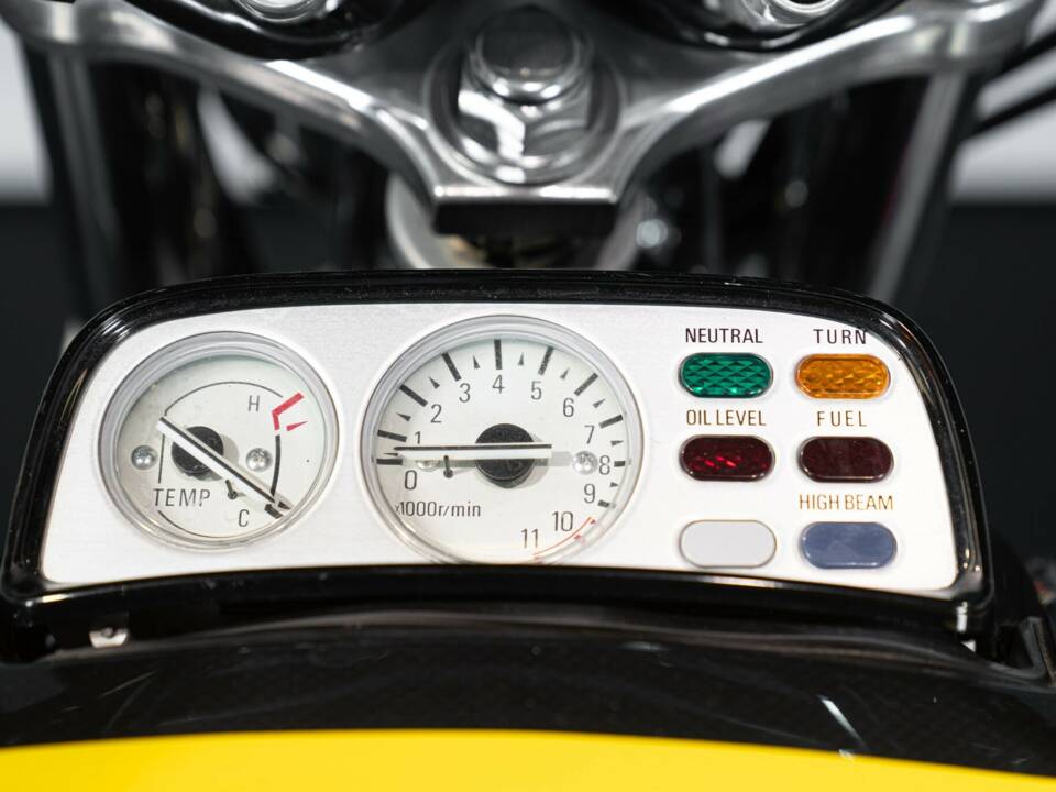 Bild 25/27 von Yamaha DUMMY (1999)