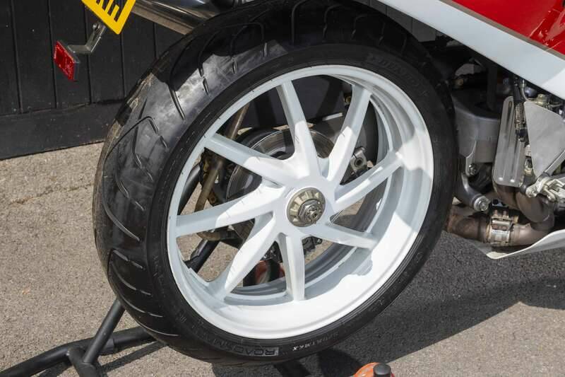 Image 17/50 of Honda VFR 750R RC 30 (1989)