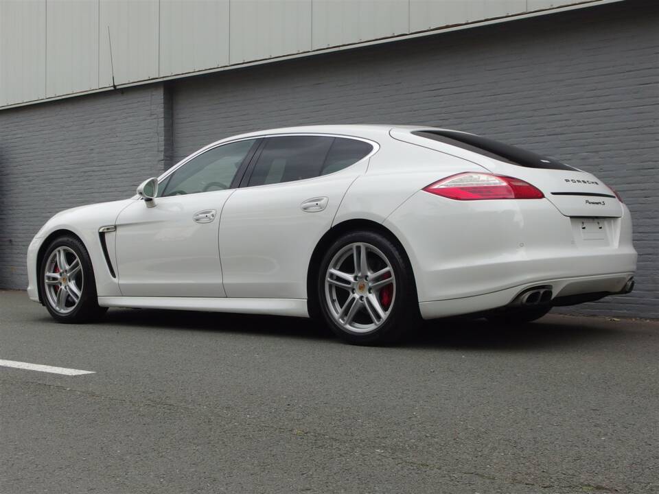 Image 4/98 of Porsche Panamera S (2010)