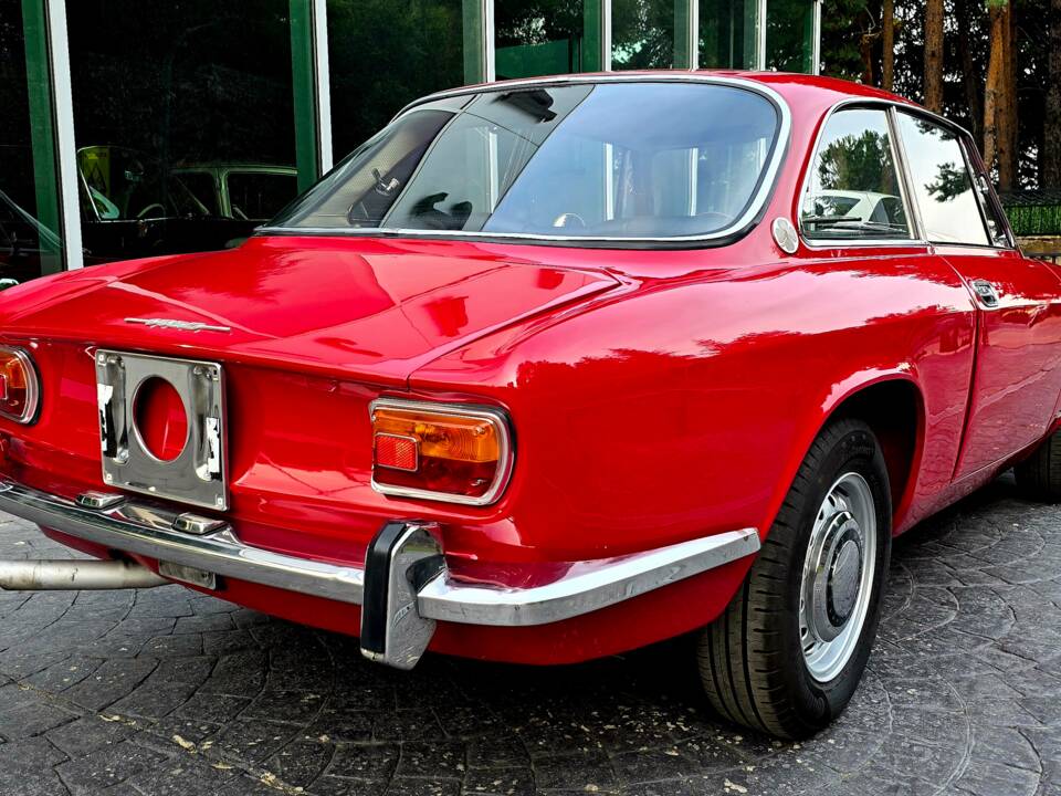 Image 31/34 of Alfa Romeo 1750 GT Veloce (1969)