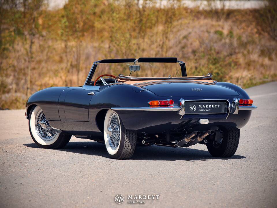 Image 4/80 de Jaguar Type E 4.2 (1966)