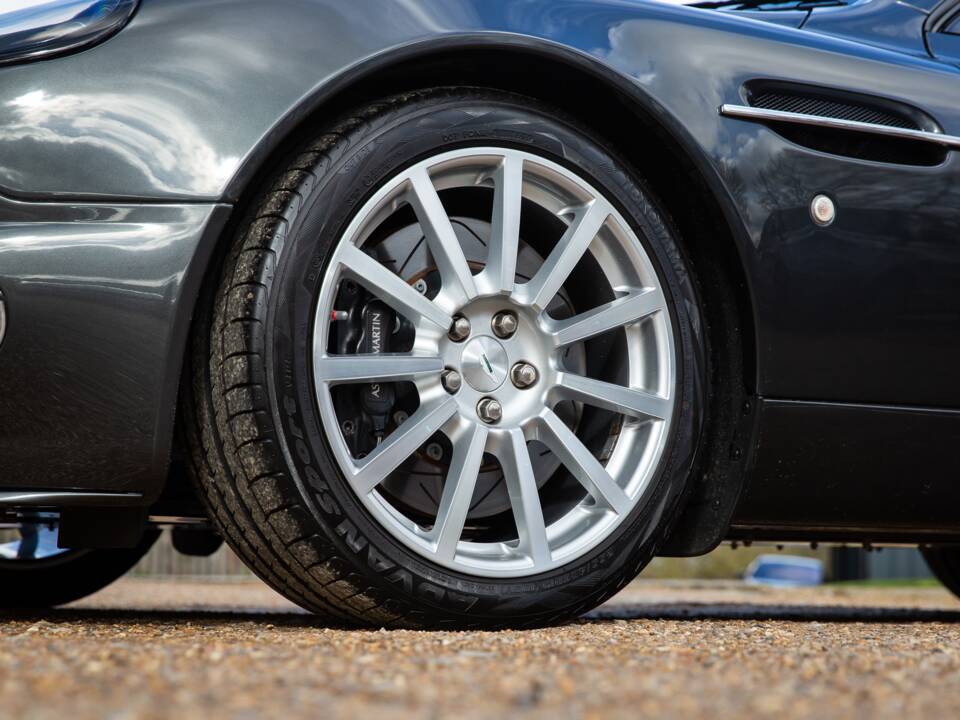 Image 8/92 of Aston Martin V12 Vanquish S (2007)
