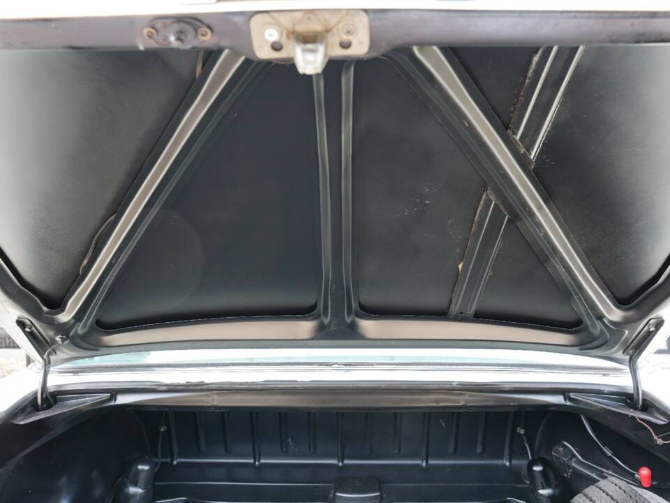 Image 31/50 de Mercedes-Benz 280 SE (1968)