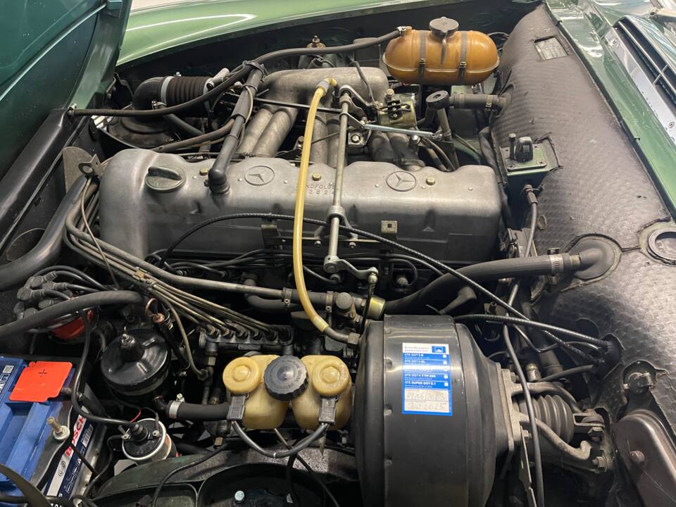 Image 20/22 of Mercedes-Benz 280 SL (1970)
