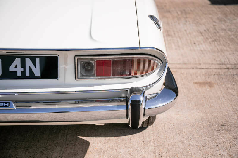 Image 44/47 of Triumph Stag (1975)