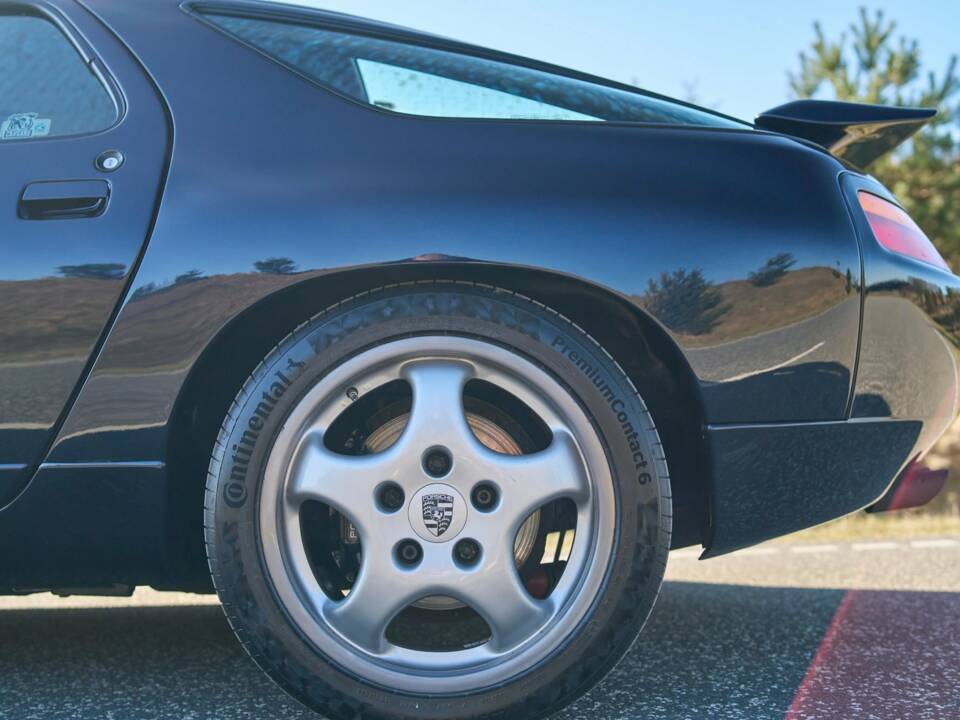 Immagine 44/50 di Porsche 928 GTS (1992)