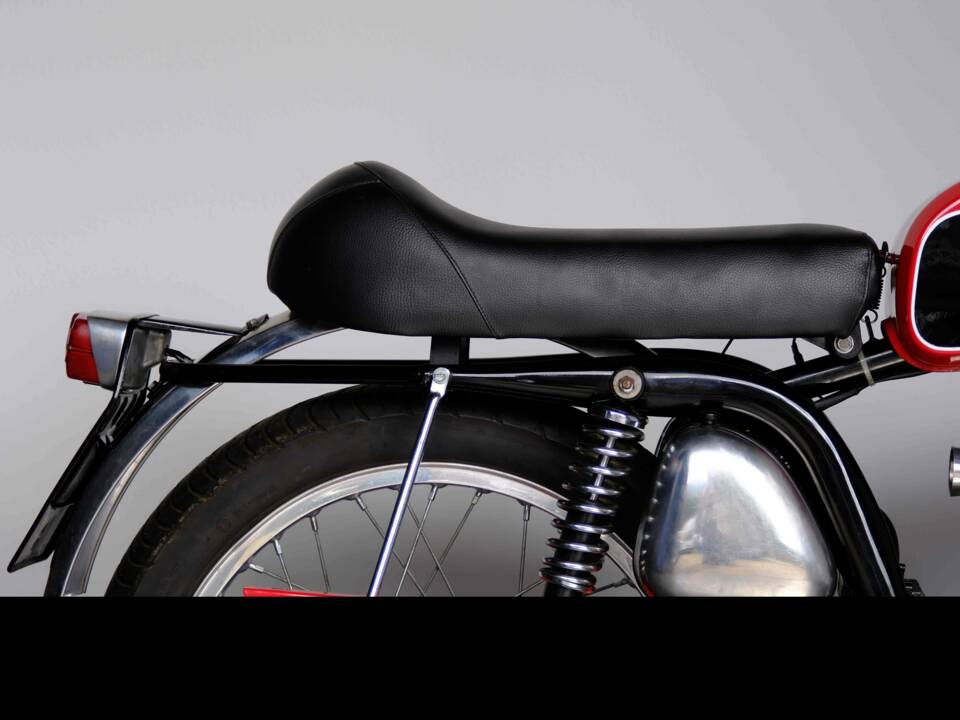 Afbeelding 7/58 van MV Agusta 125 GT (1969)