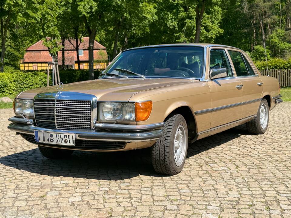 Image 2/10 of Mercedes-Benz 280 SE (1976)