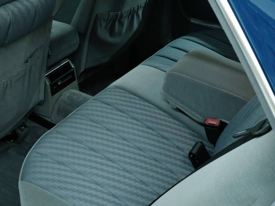 Bild 35/50 von Mercedes-Benz 300 SE (1990)