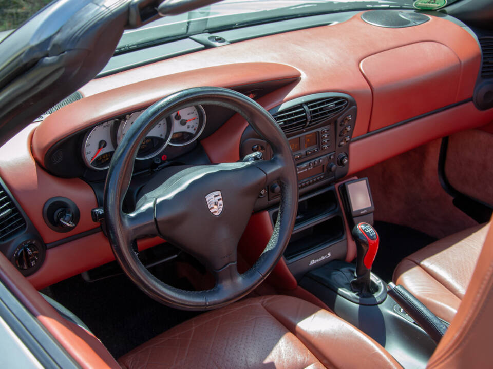 Immagine 21/30 di Porsche Boxster S (2000)