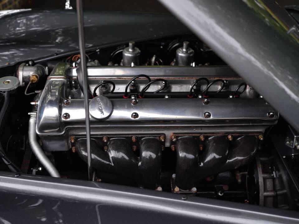 Image 27/33 of Jaguar XK 120 OTS (1951)