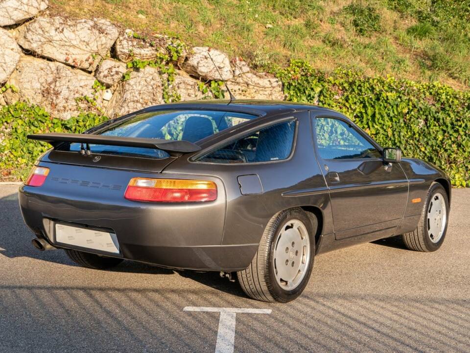 Image 5/30 of Porsche 928 S4 (1989)
