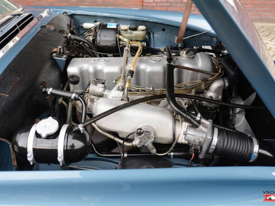 Image 13/14 of Mercedes-Benz 280 SL (1971)