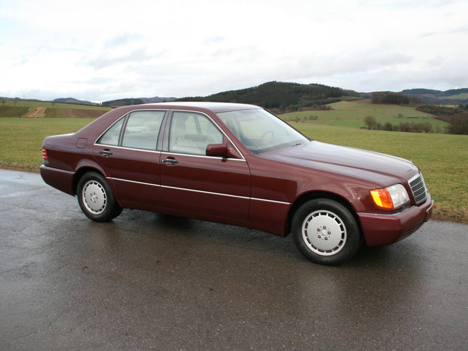 Image 3/69 of Mercedes-Benz 500 SE (1992)