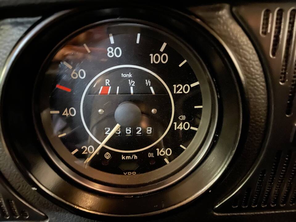 Immagine 7/17 di Volkswagen Maggiolone 1302 LS (1972)