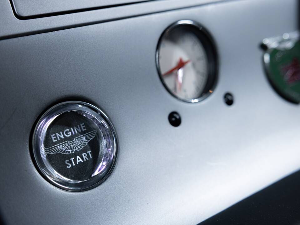 Image 16/31 de Aston Martin V12 Vanquish (2004)