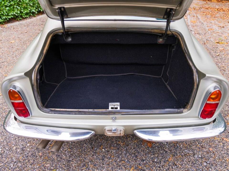 Bild 18/19 von Aston Martin DB 6 (1968)