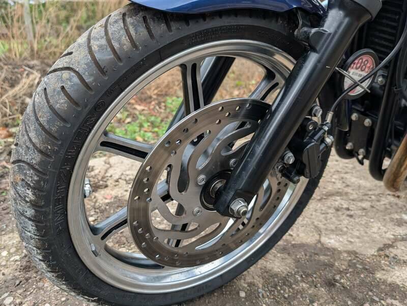 Bild 19/24 von Triumph DUMMY (2009)