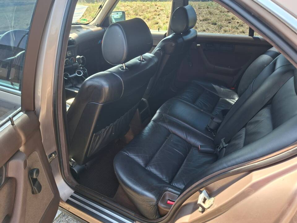 Bild 12/16 von BMW 525i (1988)