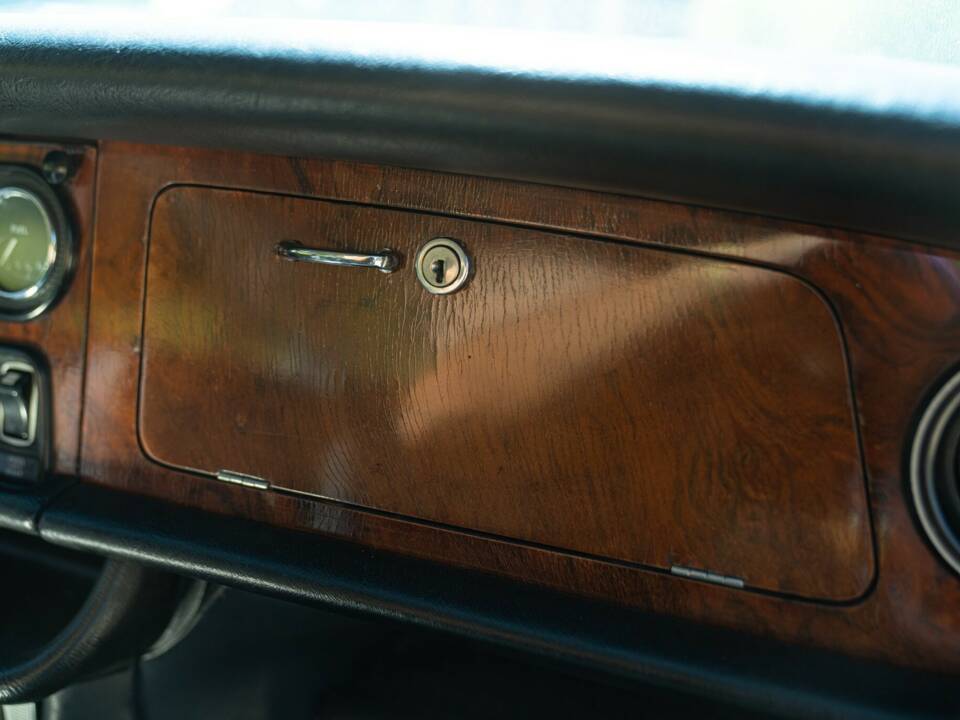 Image 47/50 of Jaguar XJ 6 4.2 (1970)