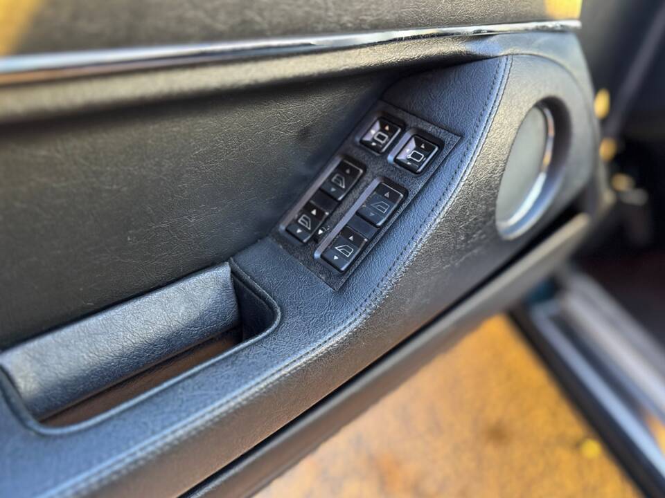 Image 28/40 of Jaguar Sovereign 3.6 (1989)