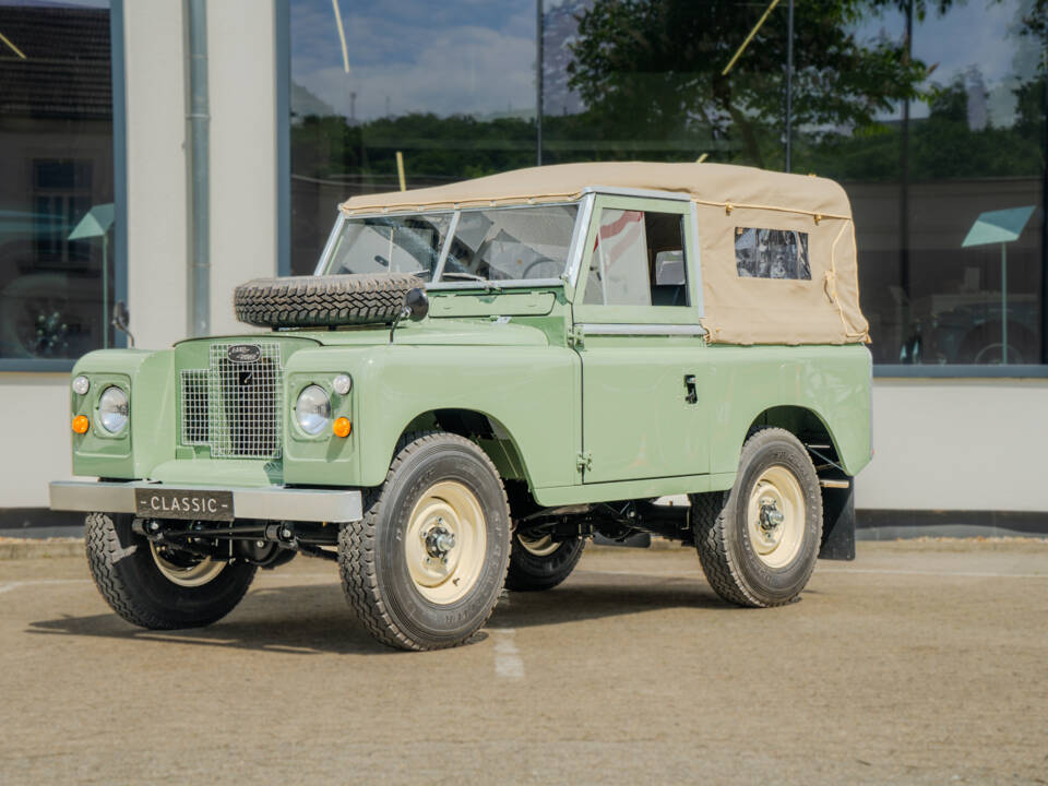 Image 8/30 of Land Rover 88 (1971)