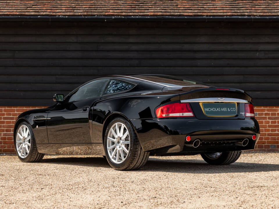 Image 3/56 of Aston Martin V12 Vanquish S (2005)