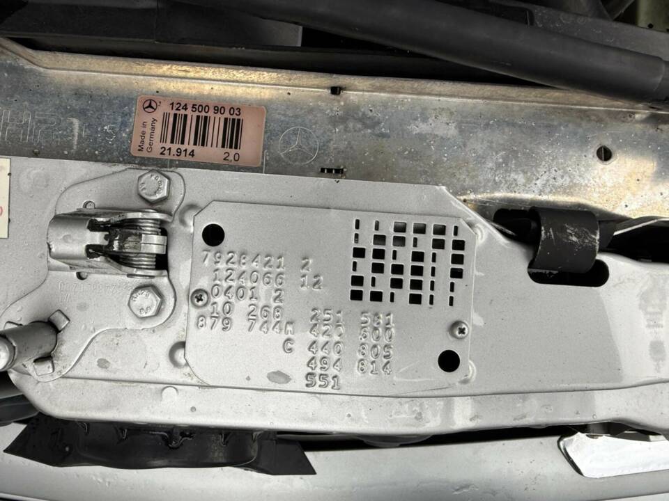 Bild 41/50 von Mercedes-Benz E 320 (1995)