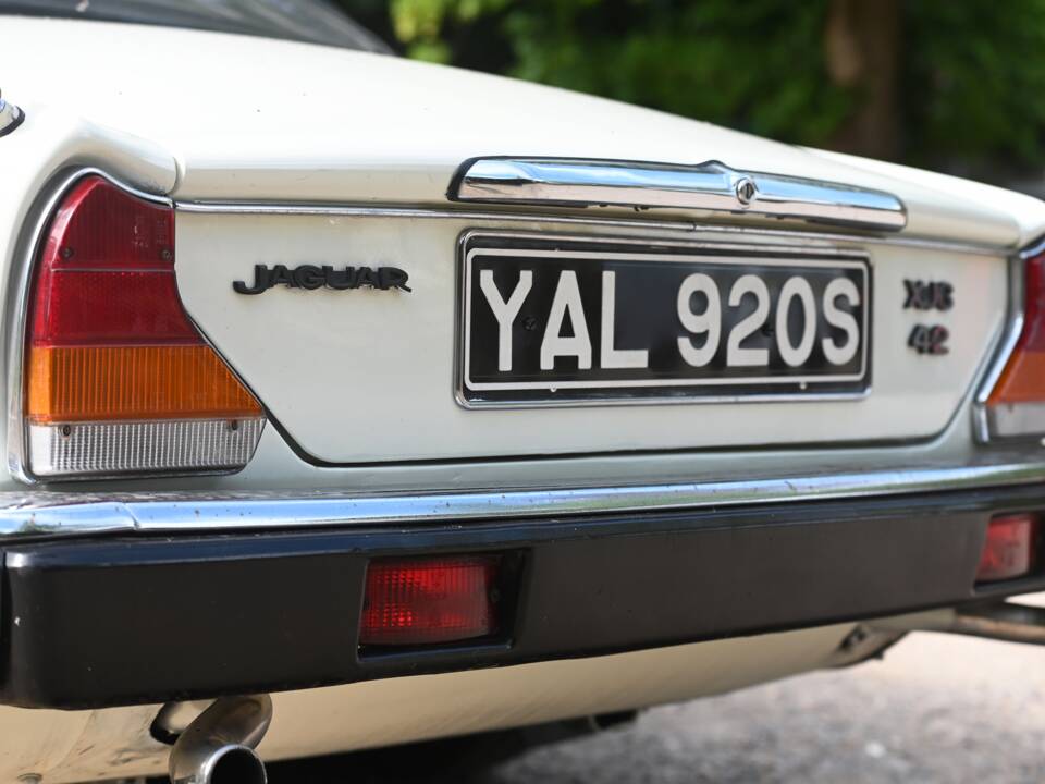 Image 14/20 de Jaguar XJ 6 L 4.2 (1978)