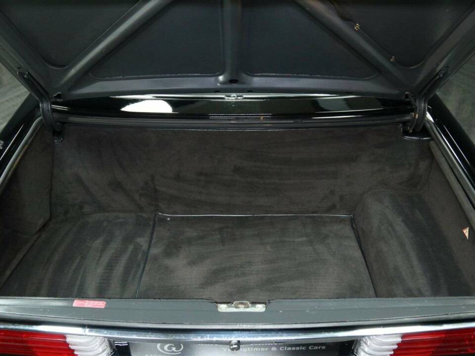 Image 21/30 of Mercedes-Benz 560 SL (1987)