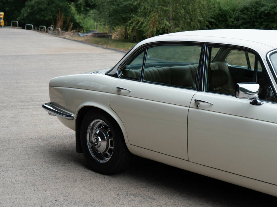 Immagine 17/50 di Daimler Sovereign 4.2 (1978)